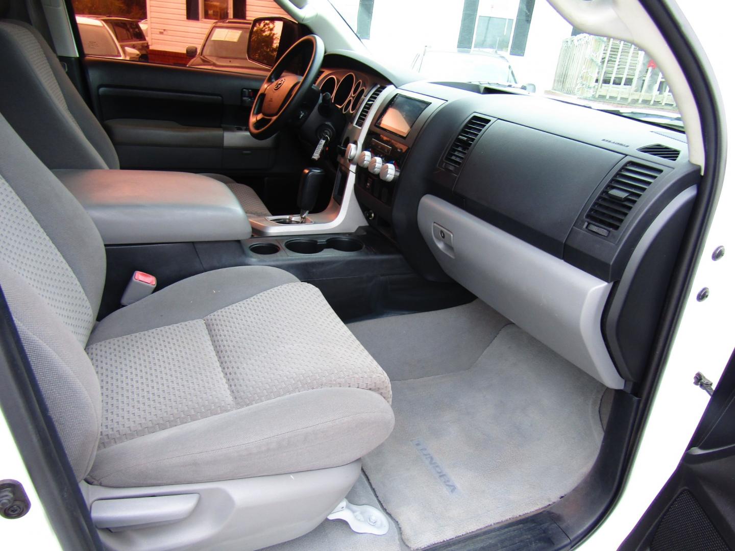 2008 WHITE /Gray Toyota Tundra Base Double Cab 4.0L 2WD (5TFRU54158X) with an 4.0L V6 DOHC 24V engine, Automatic transmission, located at 15016 S Hwy 231, Midland City, AL, 36350, (334) 983-3001, 31.306210, -85.495277 - Photo#8